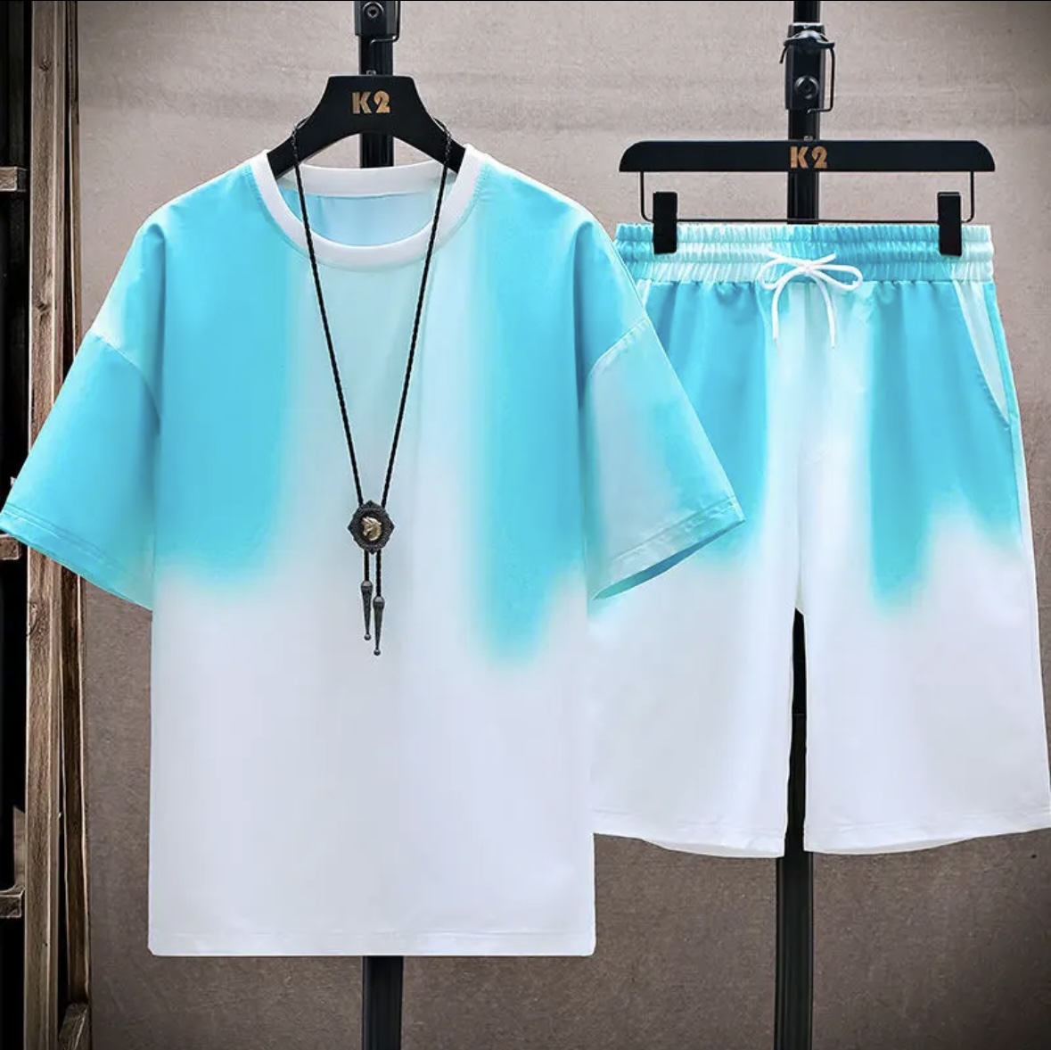 Shirts - ชุดเซ็ตผ้าไหมน้ำแข็งคู่รักสำหรับฤดูร้อนขายดีรุ่นใหม่ เสื้อยืดและกางเกงขาสั้นสไตล์เกาหลีทรงหลวม ใส่ได้ทั้งชายและหญิง แฟชั่น แห้งเร็ว